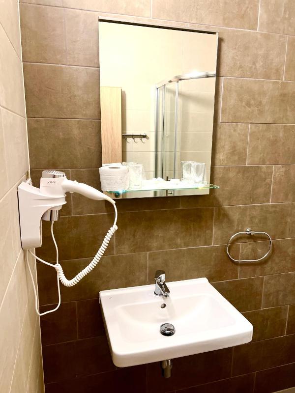 Comfort Double or Twin Room Comfort image 4