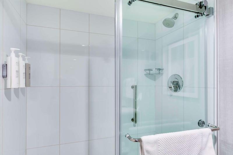 Executive King Suite - Non-Smoking image 3