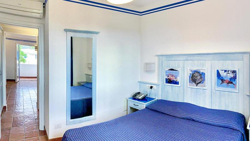 Standard Family Room image 2