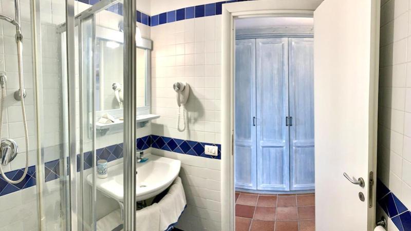 Standard Family Room image 3