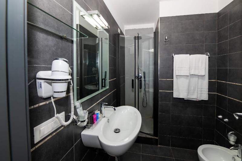 Standard Family Room image 1