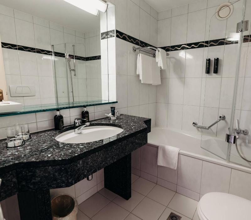 Standard Double Room image 3