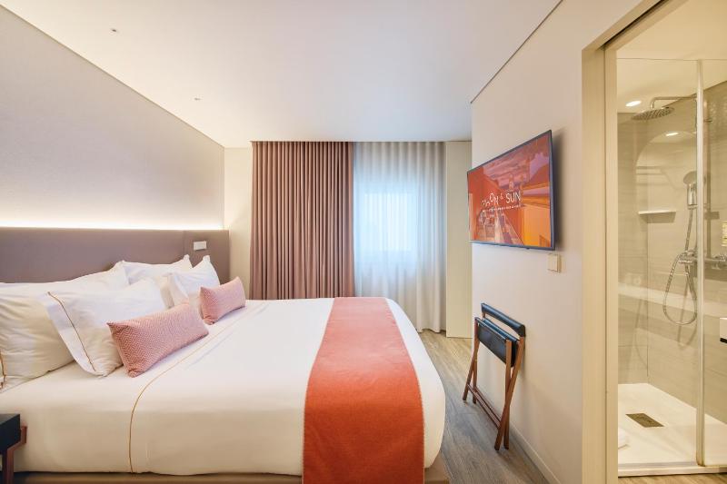 Interior Standard Double Room image 3