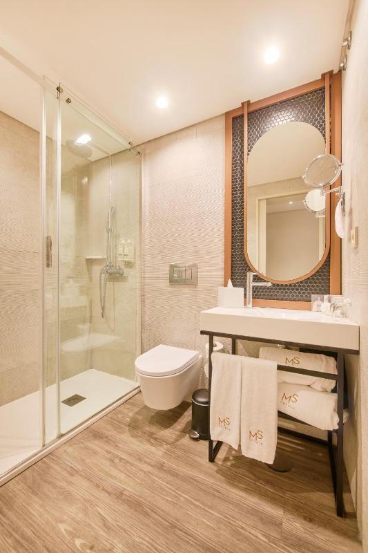 Executive Double or Twin Room image 4