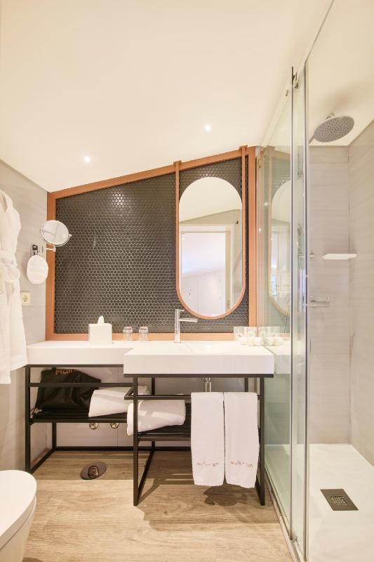 Premium Double or Twin Room image 3