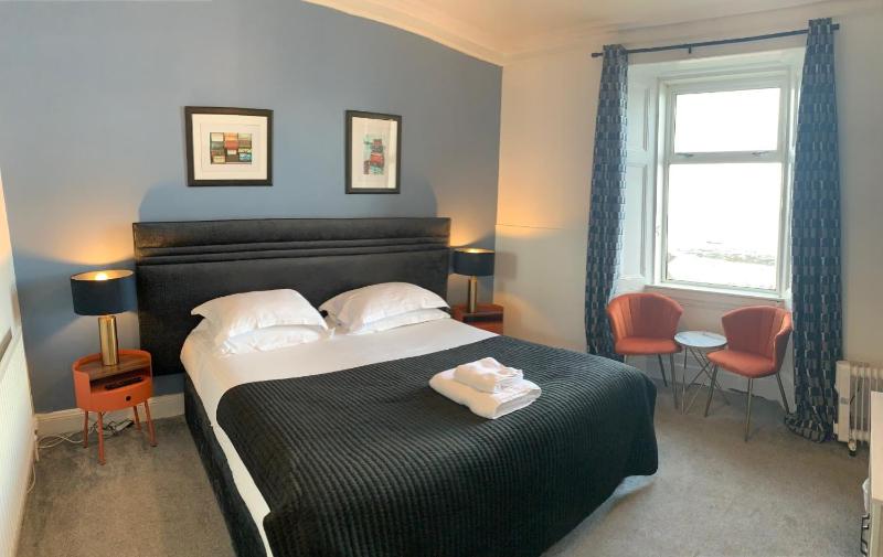 Double Room with Sea View image 3