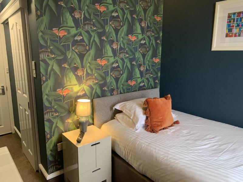 Single Room with Sea View image 2