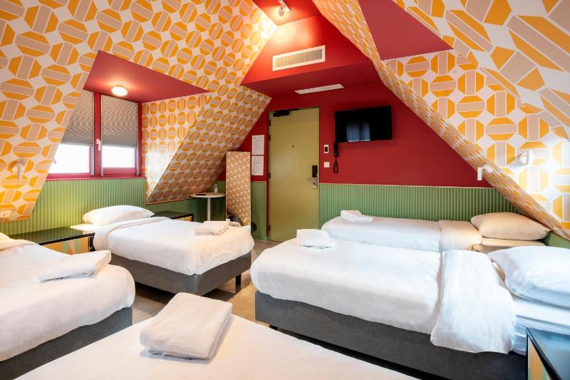 Tourist Inn Hotel Amsterdam - image 2