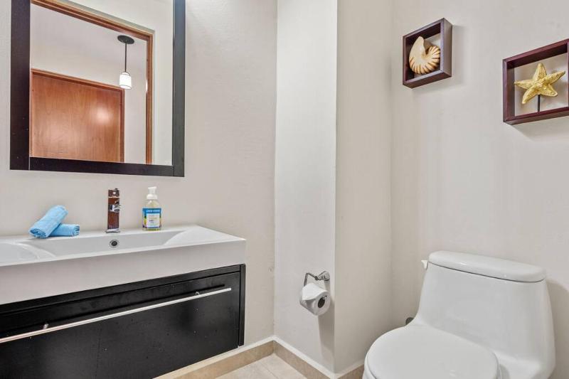 One-Bedroom Apartment image 4
