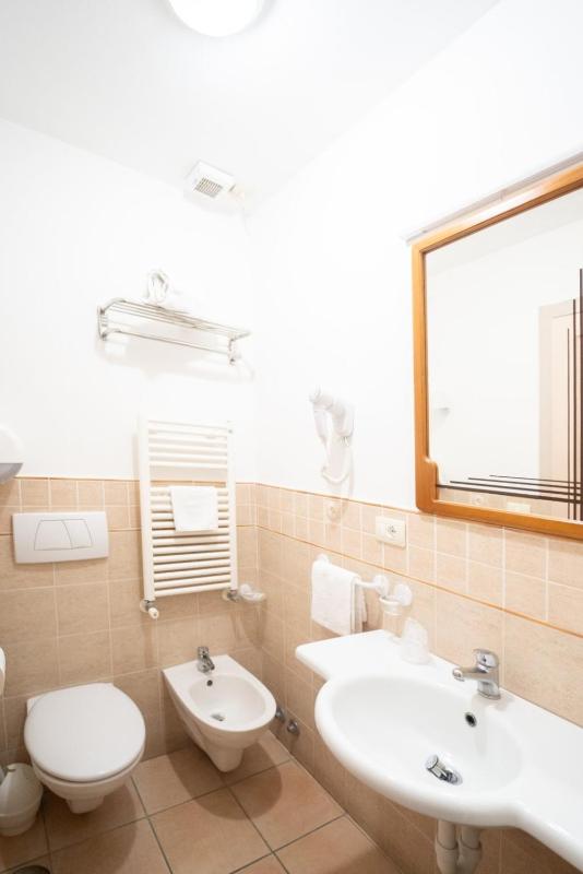 Double Room with Garden View image 1