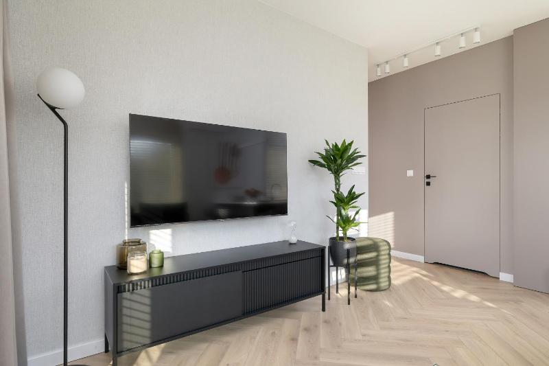 Nowoczesne Apartamenty z Parkingiem & Balkonem by Noclegi Renters - image 16