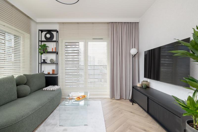 Nowoczesne Apartamenty z Parkingiem & Balkonem by Noclegi Renters - image 50