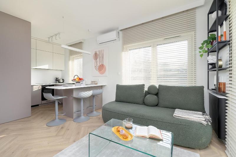 Nowoczesne Apartamenty z Parkingiem & Balkonem by Noclegi Renters - image 2