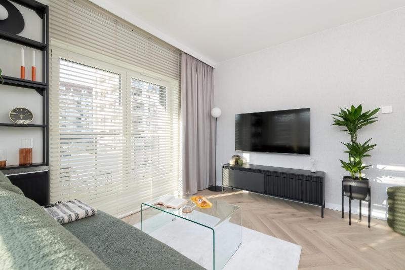 Nowoczesne Apartamenty z Parkingiem & Balkonem by Noclegi Renters - image 43