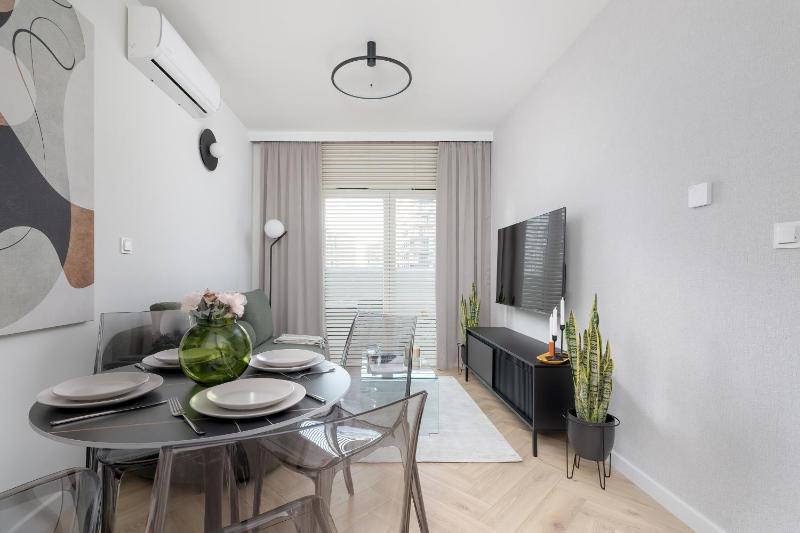 Nowoczesne Apartamenty z Parkingiem & Balkonem by Noclegi Renters - image 27