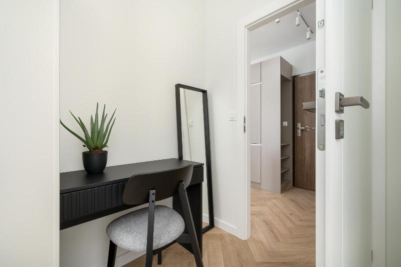Nowoczesne Apartamenty z Parkingiem & Balkonem by Noclegi Renters - image 19