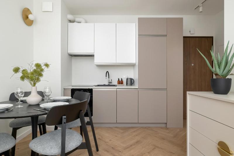 Nowoczesne Apartamenty z Parkingiem & Balkonem by Noclegi Renters - image 7