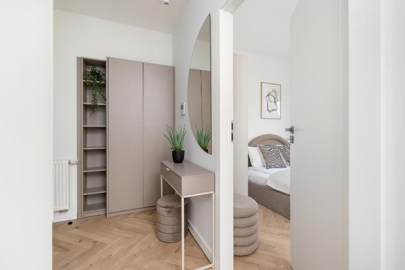 Nowoczesne Apartamenty z Parkingiem & Balkonem by Noclegi Renters - image 17