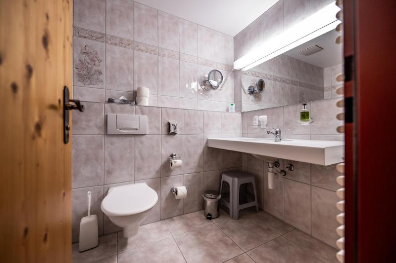Large Double Room image 3