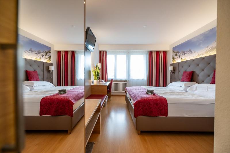 Standard Double Room image 3