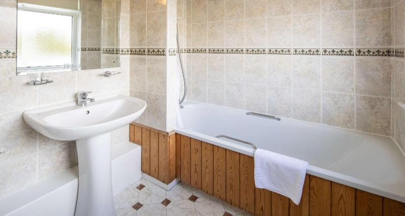 Standard Double or Twin Room image 3