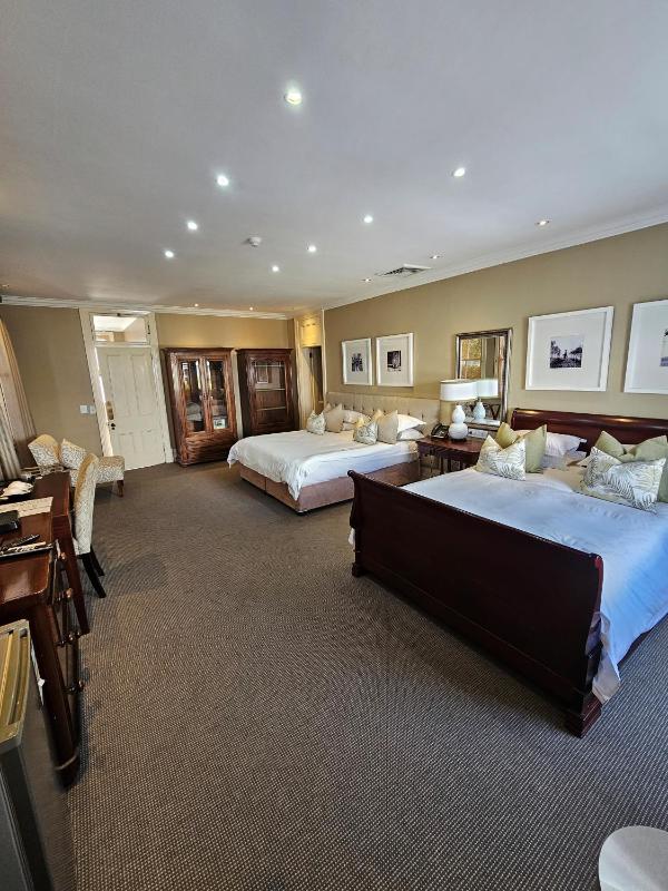 Quarters Hotel - image 2