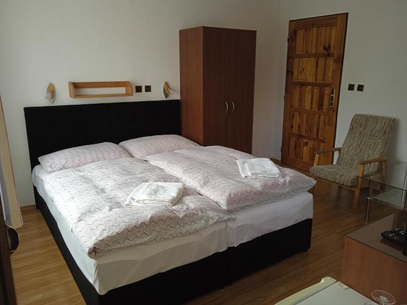 Double Room with Balcony image 4
