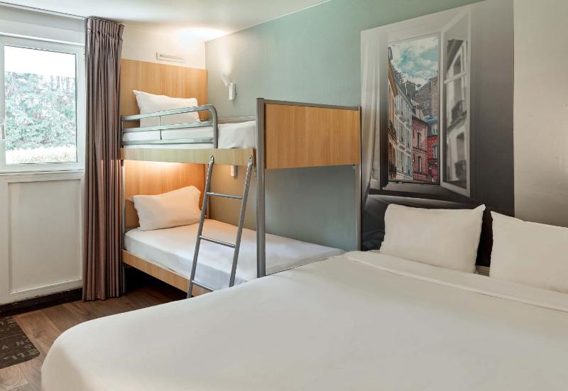 Quadruple Room image 1