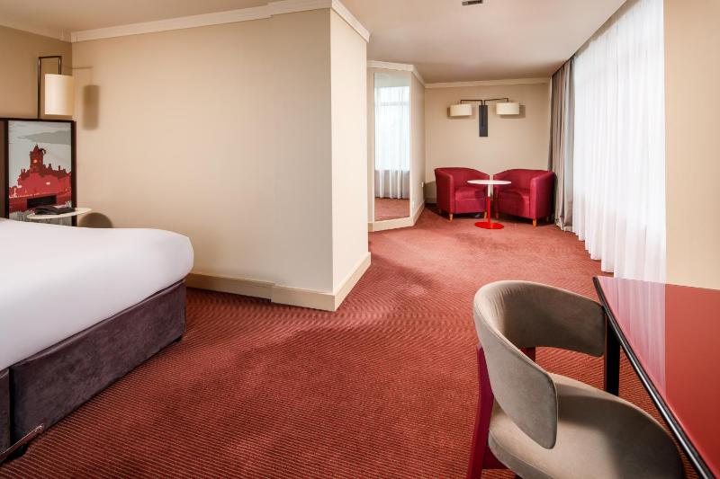 Superior Queen Room with Panoramic View image 4