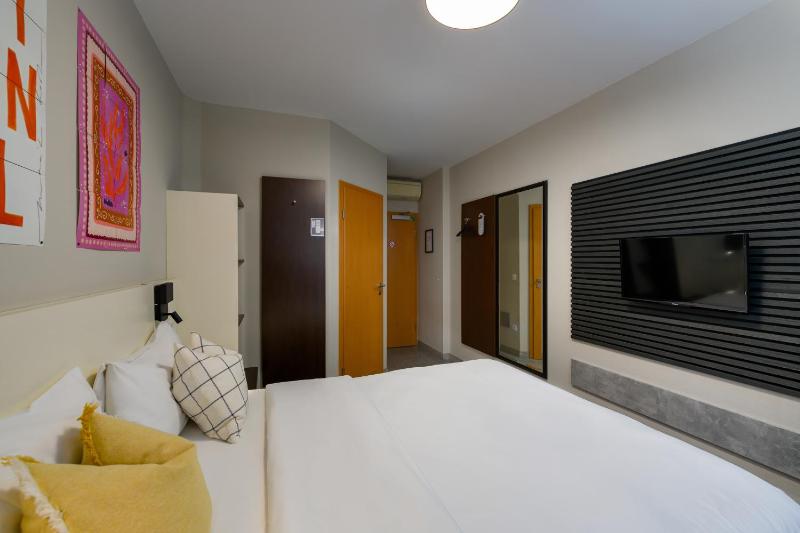 Budget Double Room image 4