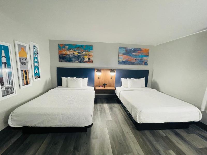 Double Room with Two Double Beds - Disability Access image 3