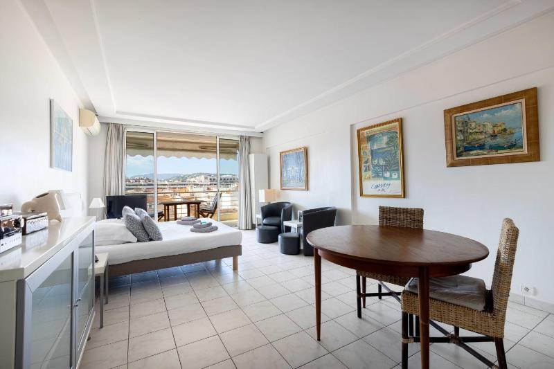 City view Studio with Terrace 8 image 4