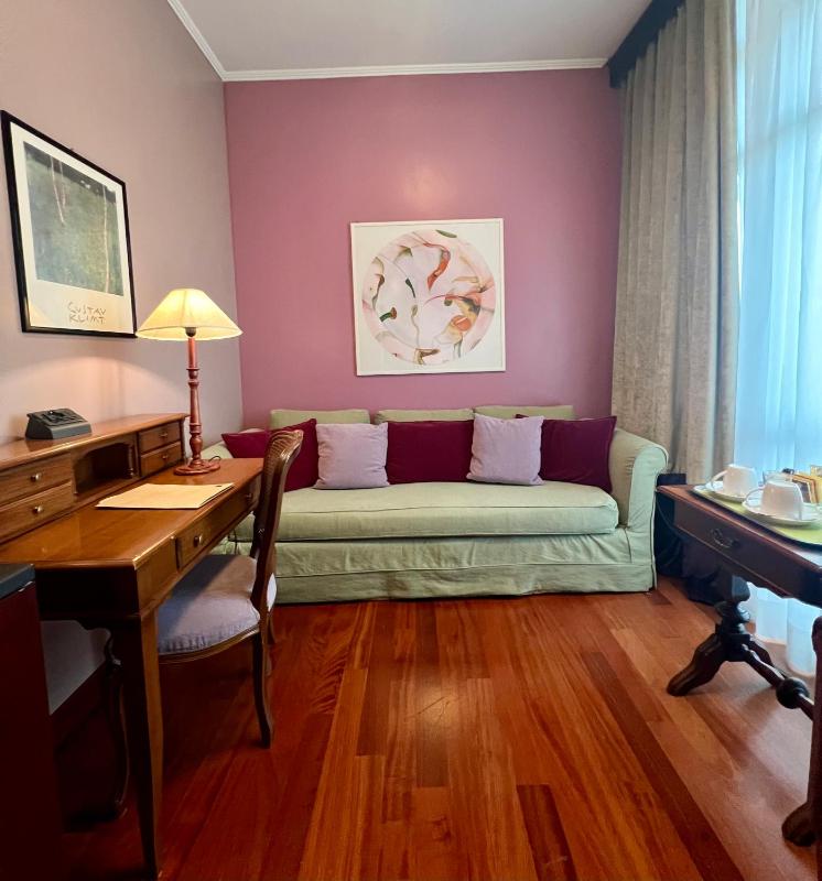 Executive Room image 3