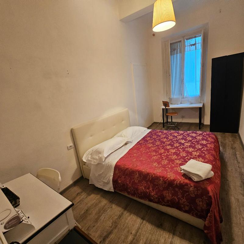 Standard Double Room with Shared Bathroom image 4