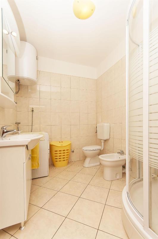One-Bedroom Apartment image 4