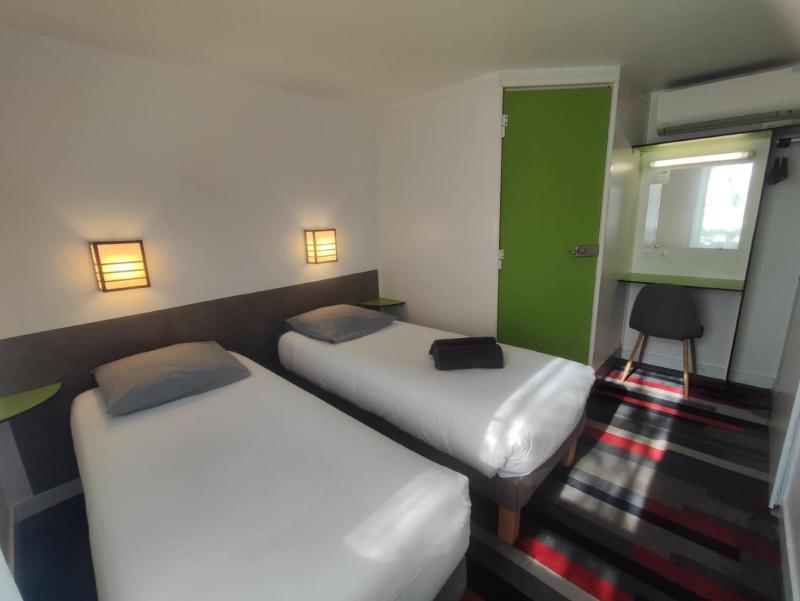 Standard Twin Room image 1