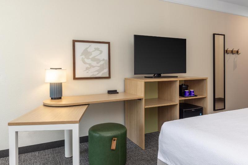 King Room image 3