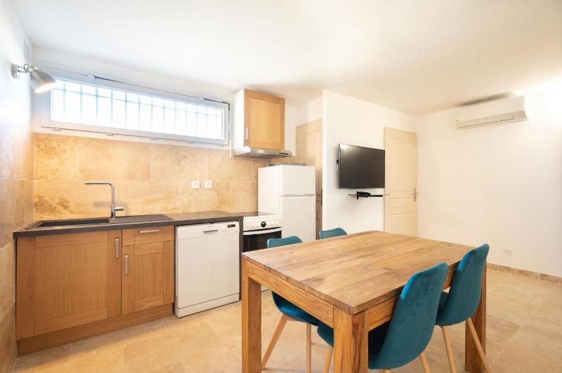 Vacation rental with pool and Jacuzzi close to Arles - sleeps 10 - image 48