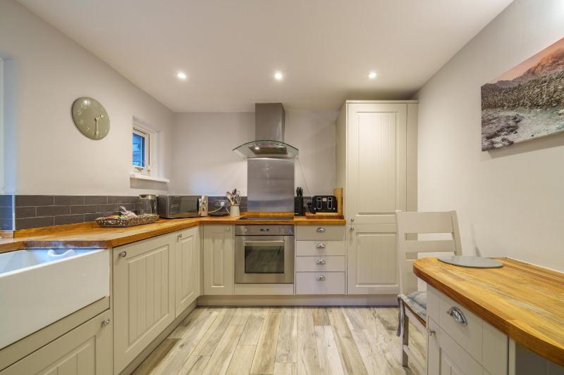 Laburnum Cottage - Windermere Town Centre with Parking - image 14