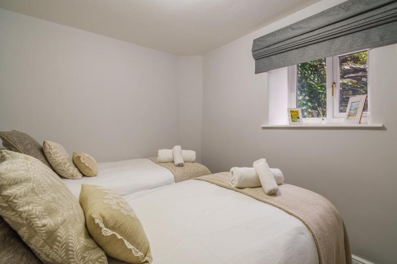 Laburnum Cottage - Windermere Town Centre with Parking - image 9