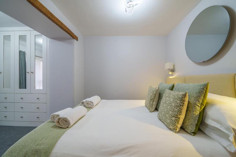 Laburnum Cottage - Windermere Town Centre with Parking - image 2
