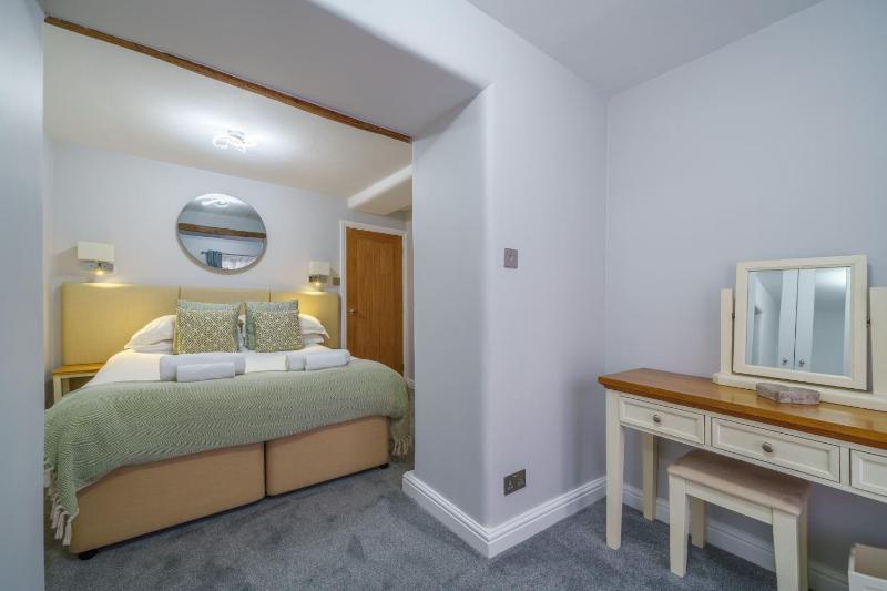 Laburnum Cottage - Windermere Town Centre with Parking - image 19