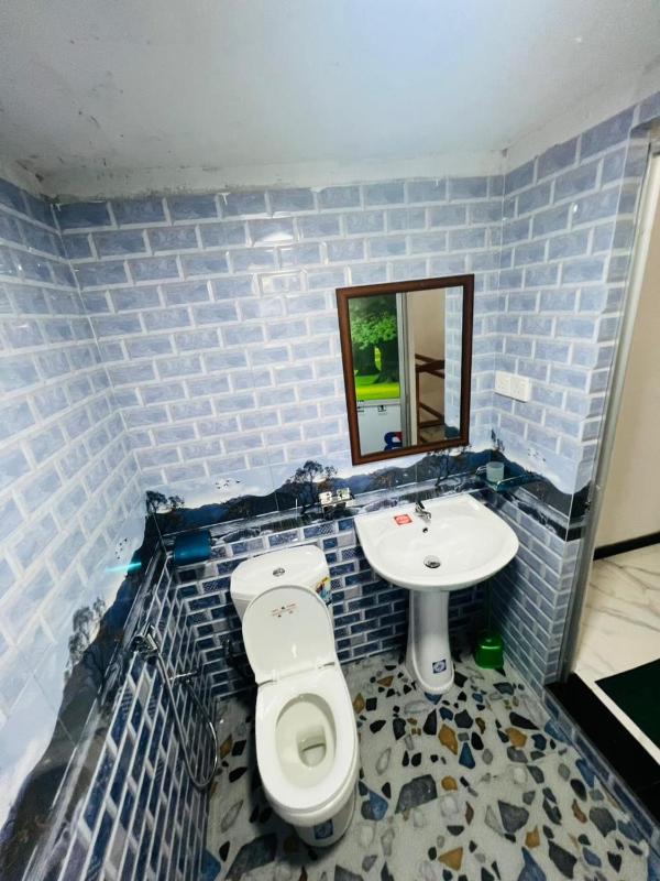 Double Room with Private Bathroom image 1