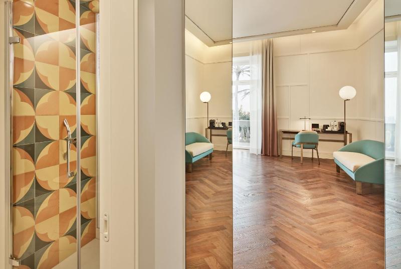 King Junior Suite with Fireplace image 1