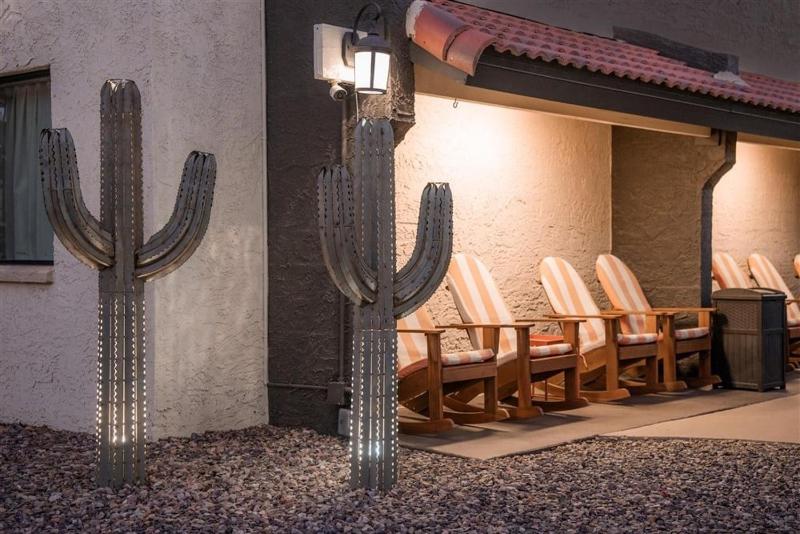 145 Fully Furnished 1BR Suite-Pet Friendly - image 2