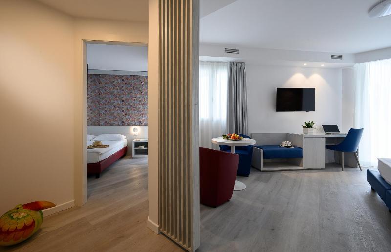 Two-Bedroom Suite with Side Sea View image 4