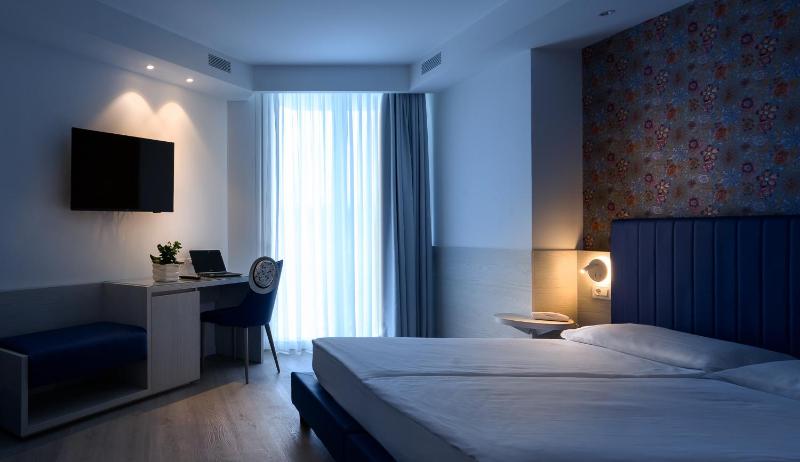 Two-Bedroom Suite with Side Sea View image 3