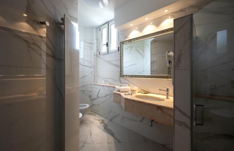 Two-Bedroom Suite with Side Sea View image 2