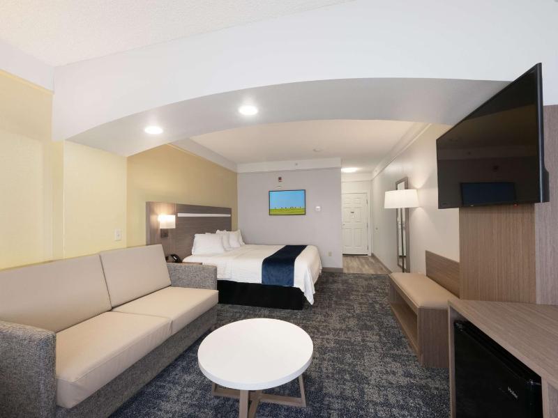 King Room with Sofa Bed - Non-Smoking image 2