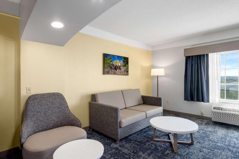 King Room with Sofa Bed - Non-Smoking image 3